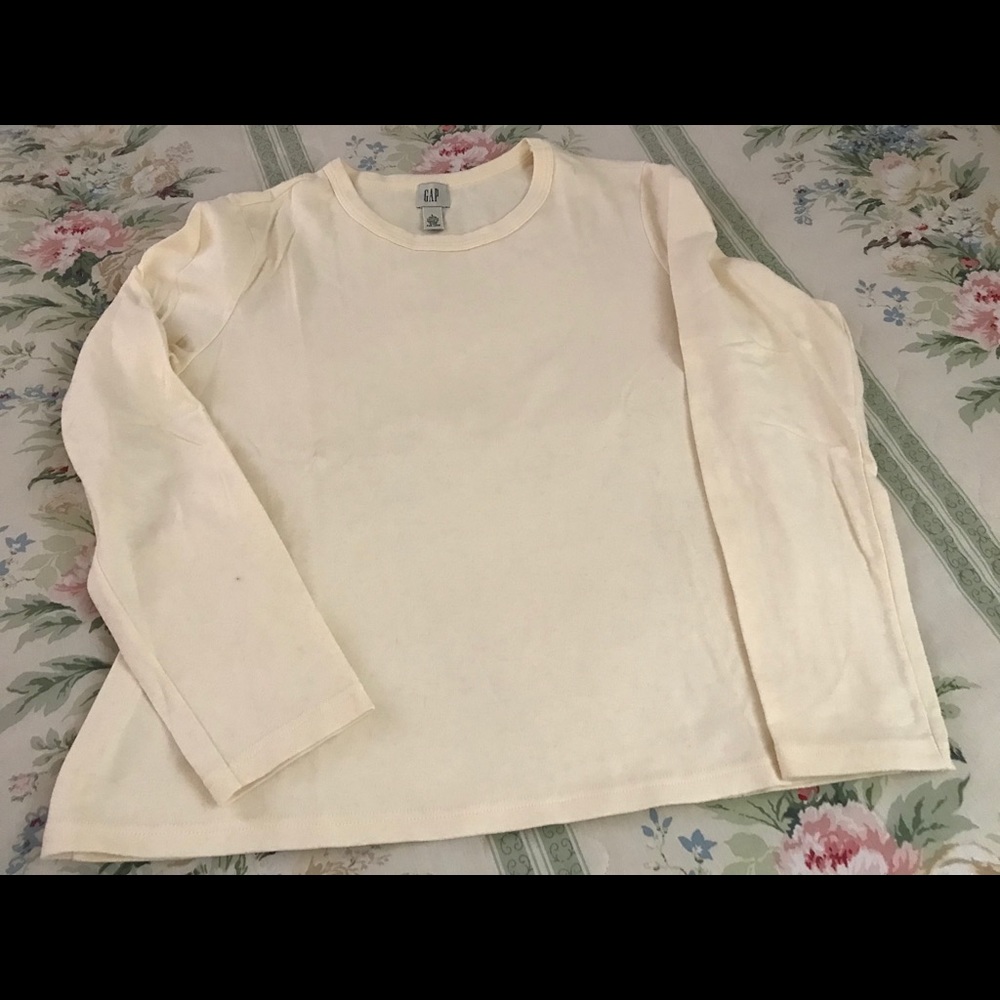 🌻🌻Gap Long Sleeve Yellow Tee. Large